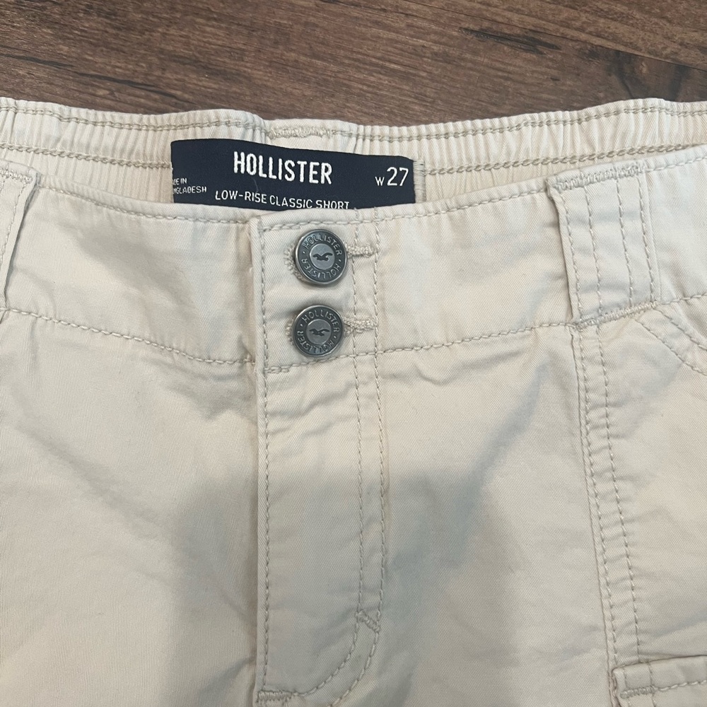 Hollister size 27 Low Rise shorts - Picture 2 of 3